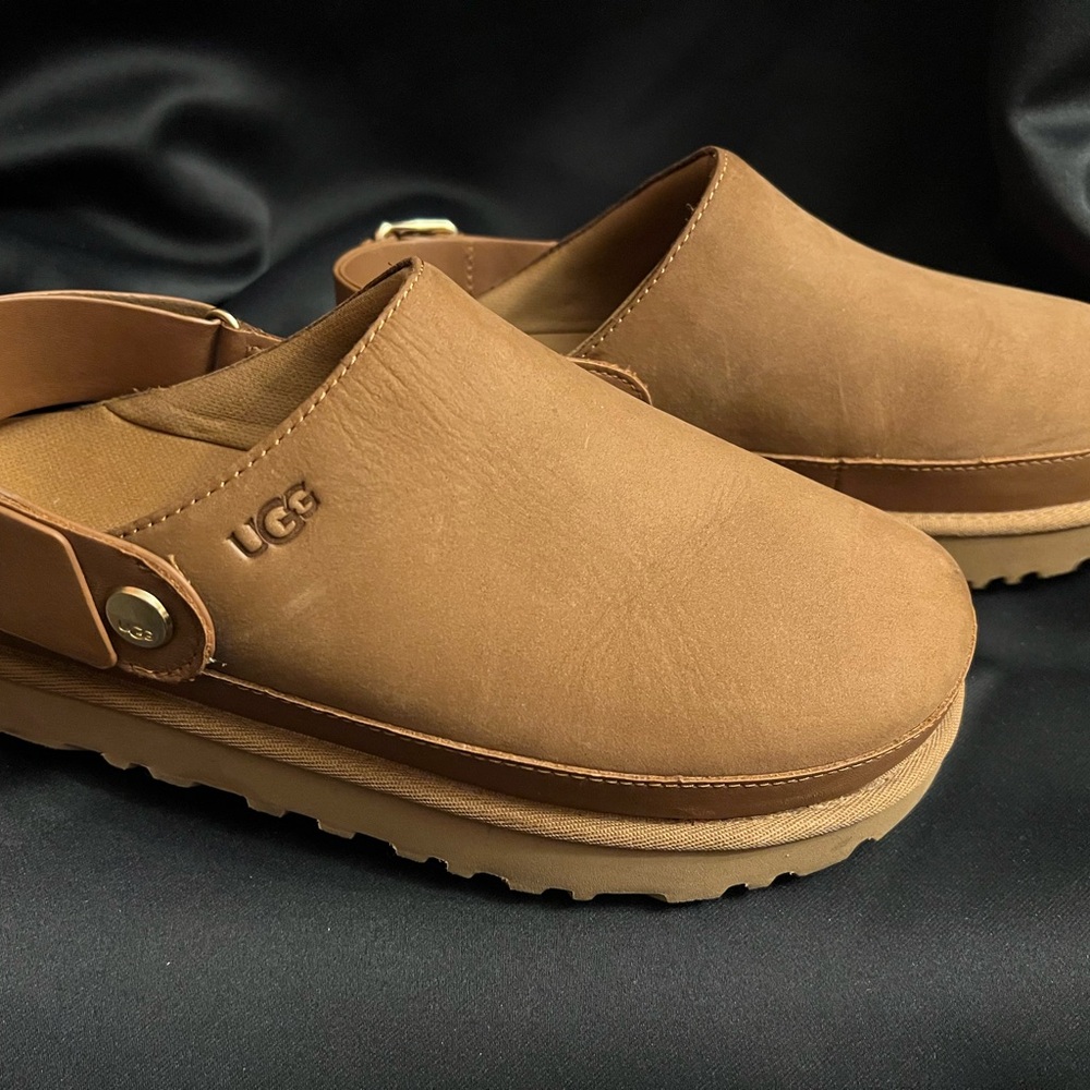 UGG Goldenstar Villa Clogs Chestnut Sz 8